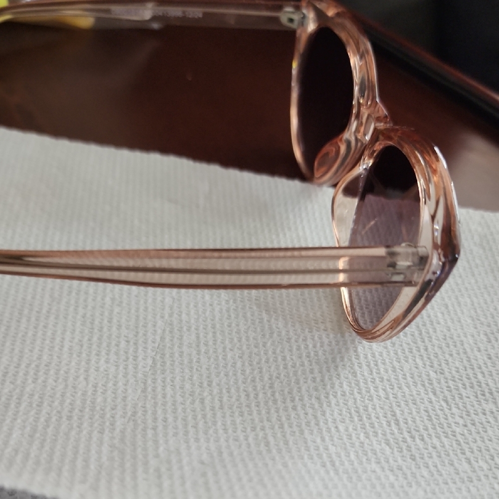 Chic Pink Sunglasses - Picture 3 of 6